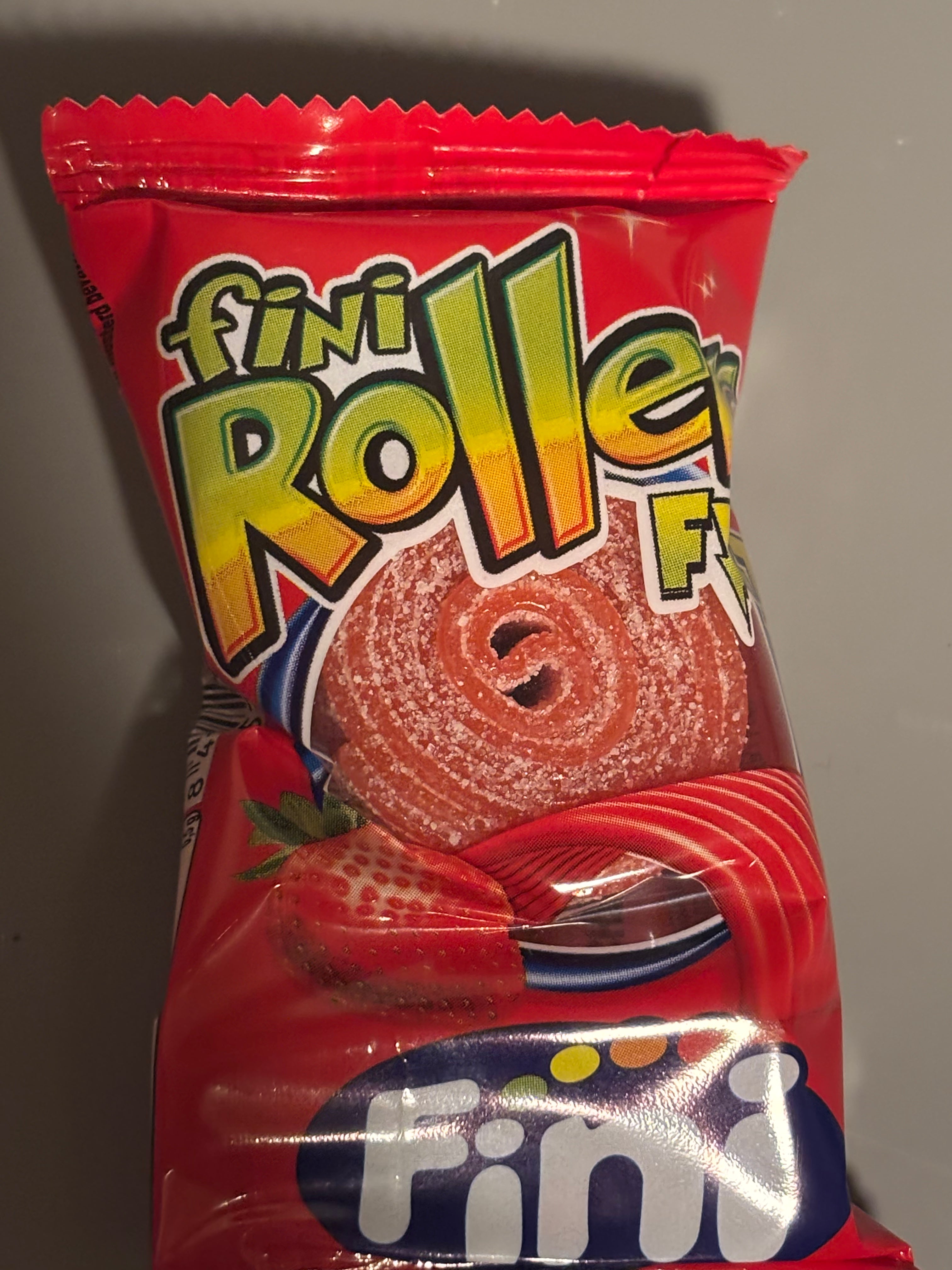 Fini aardbeien rol extra sour